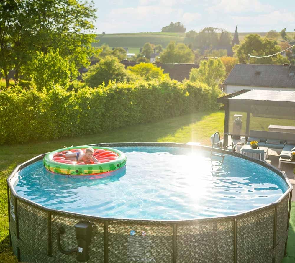 Aufstellpool Rund 549x132 cm Frame Pool Komplettset Rattan Optik Grau inkl Filterpumpe Bodenvlies Abdeckplane Leiter