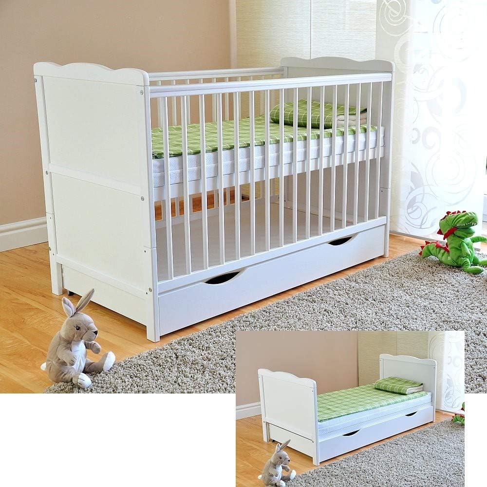 Babybett mit Schublade höhenverstellbar 120x60 cm umbaubar zum Juniorbett mit Matratze und Zahnschienen Weiß