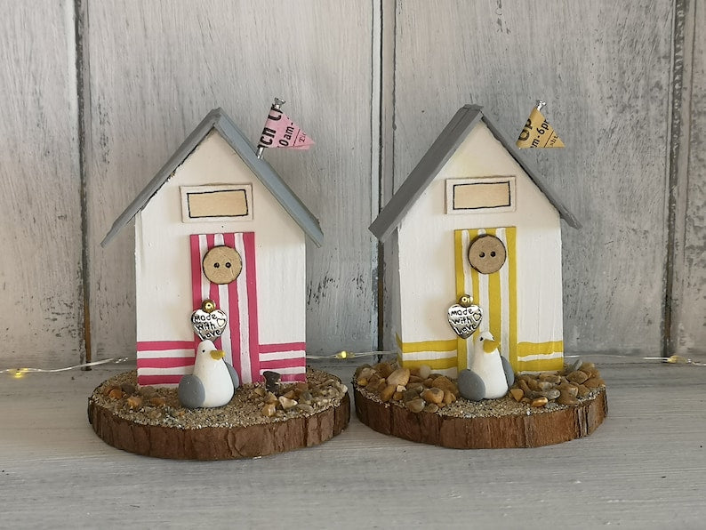 Gestreiftes Mini Strandhäuschen aus Holz mit Möwe, Personalisierbar