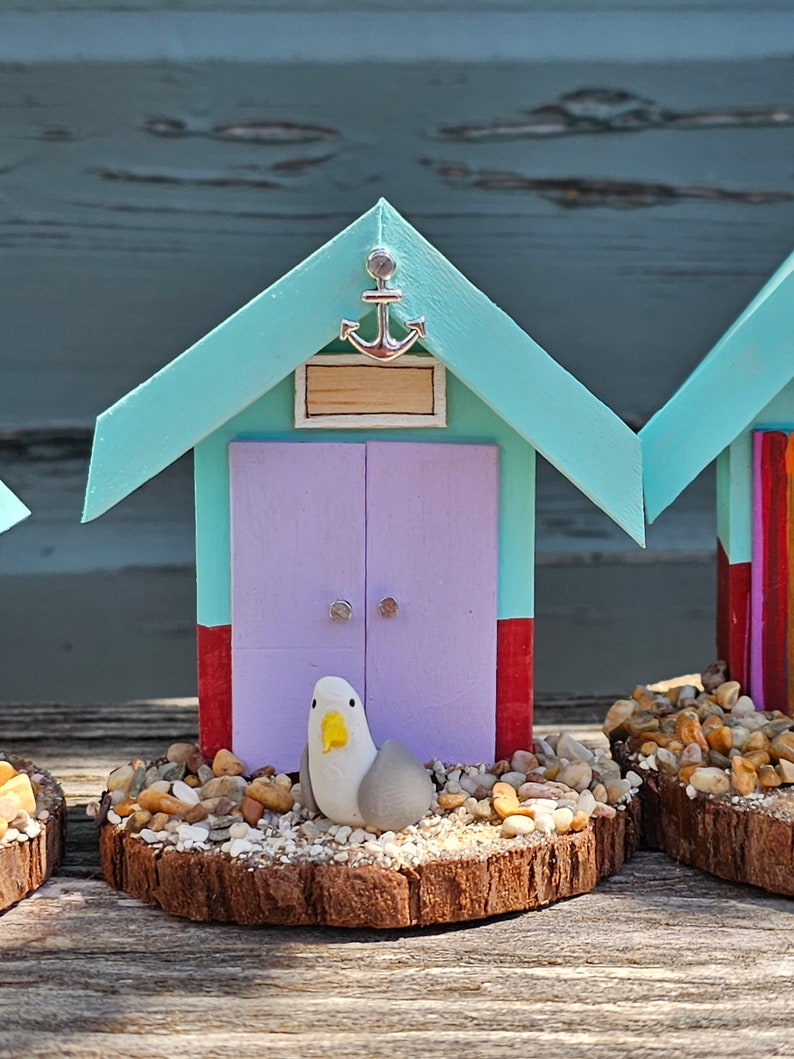Handgefertigte Brighton inspirierte Mini Holz Strandhäuser mit Möwe