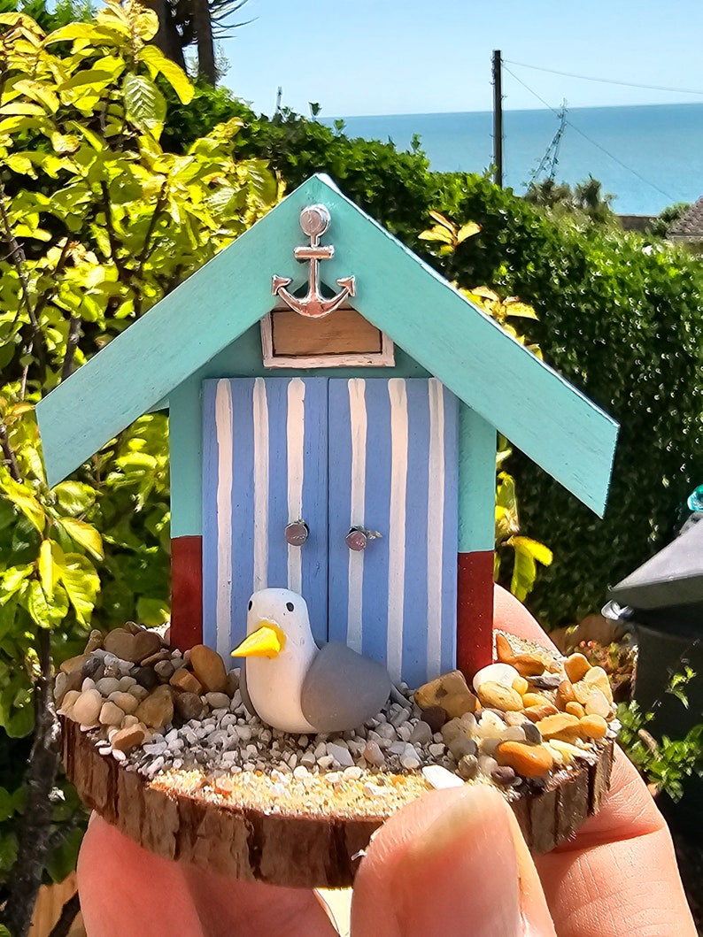 Handgefertigte Brighton inspirierte Mini Holz Strandhäuser mit Möwe
