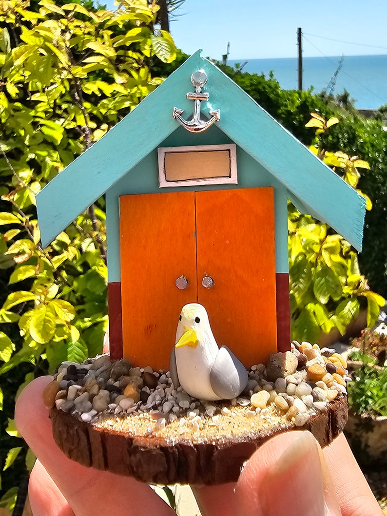 Handgefertigte Brighton inspirierte Mini Holz Strandhäuser mit Möwe