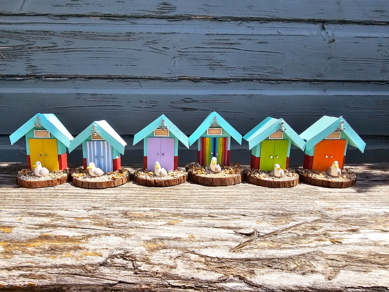 Handgefertigte Brighton inspirierte Mini Holz Strandhäuser mit Möwe
