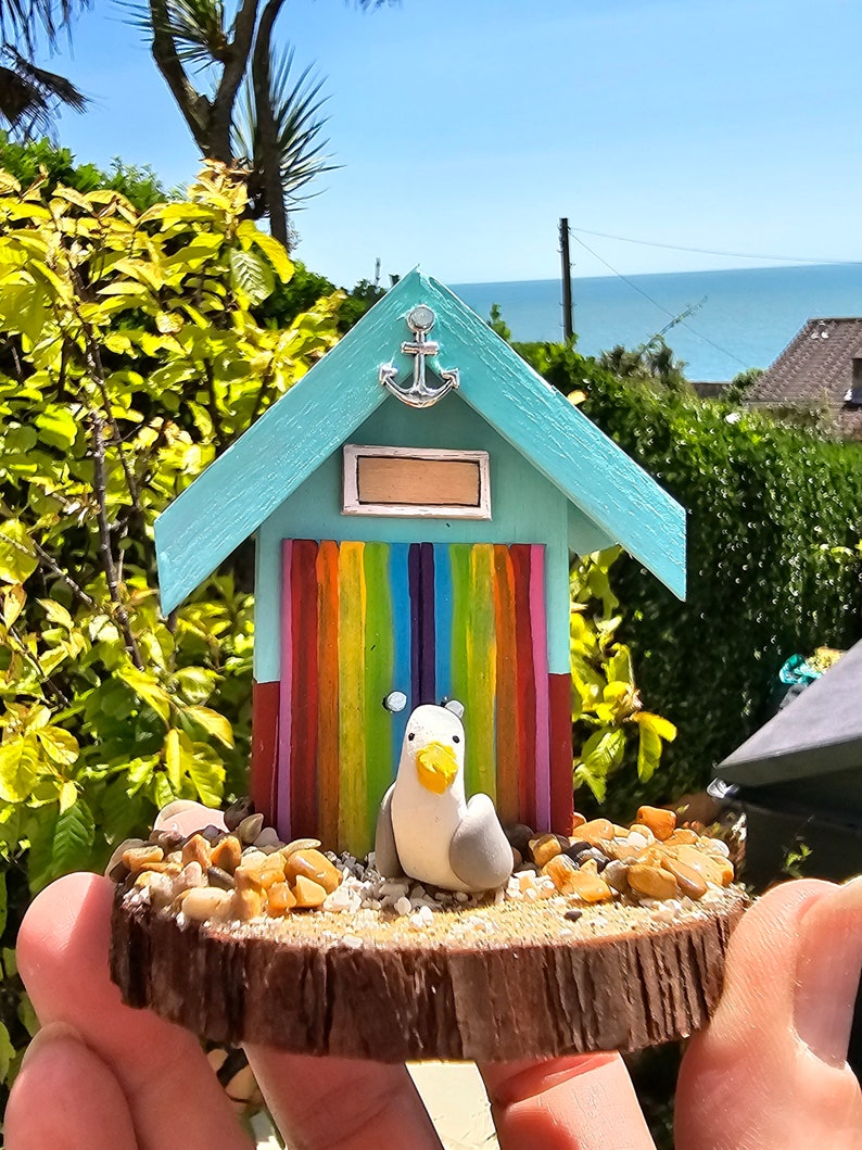 Handgefertigte Brighton inspirierte Mini Holz Strandhäuser mit Möwe