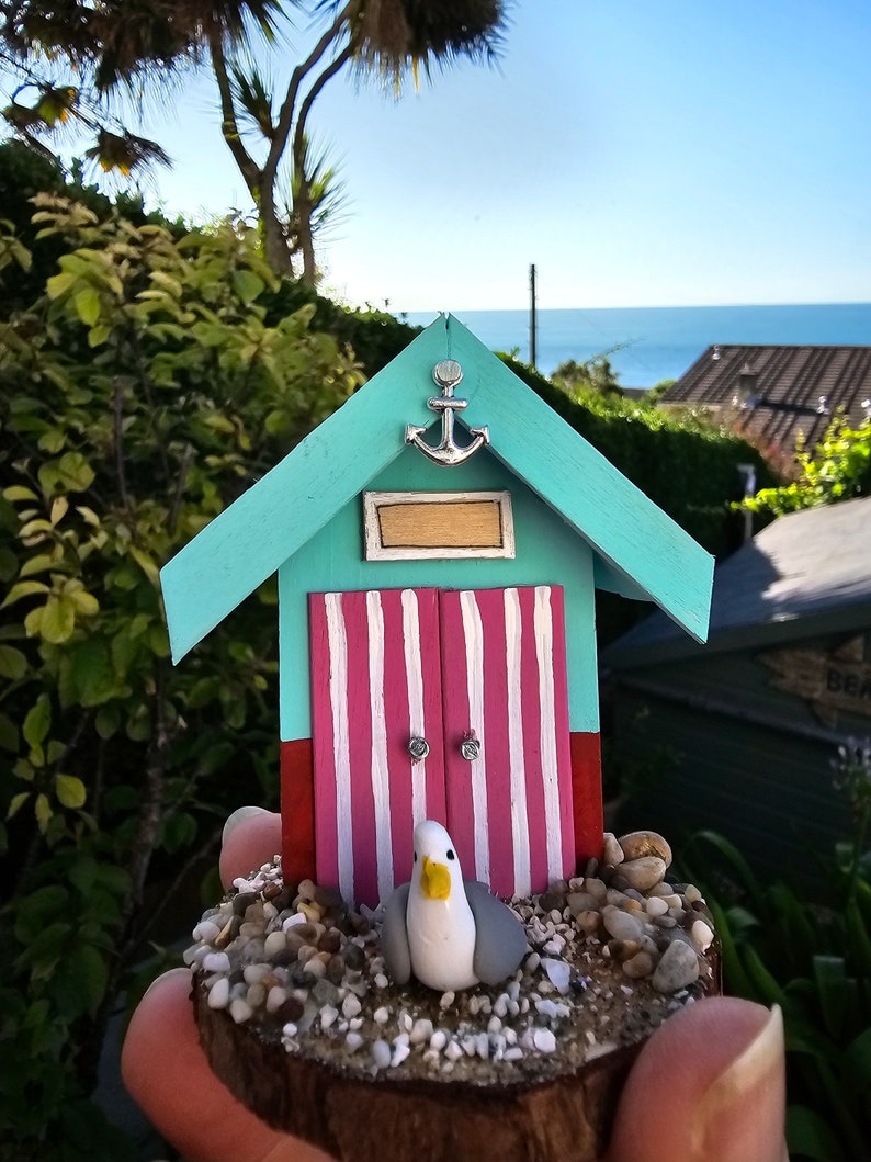Handgefertigte Brighton inspirierte Mini Holz Strandhäuser mit Möwe