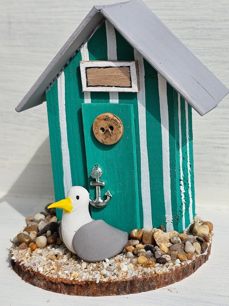 Handgefertigte Mini Strandhaus aus Holz mit Polymer Clay Möwe