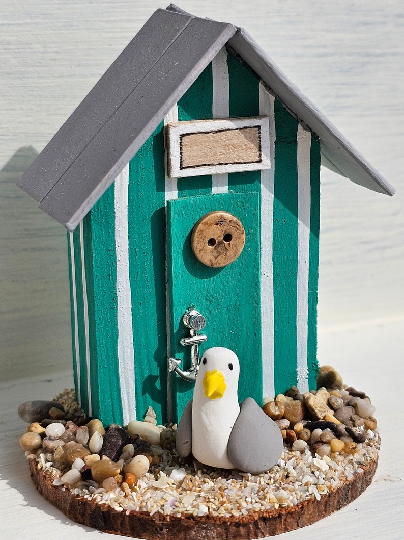 Handgefertigte Mini Strandhaus aus Holz mit Polymer Clay Möwe