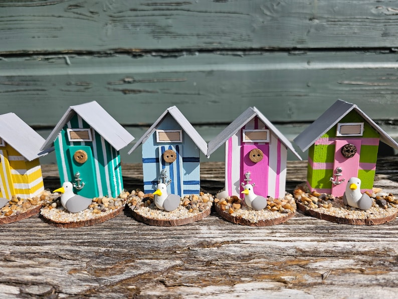 Handgefertigte Mini Strandhaus aus Holz mit Polymer Clay Möwe