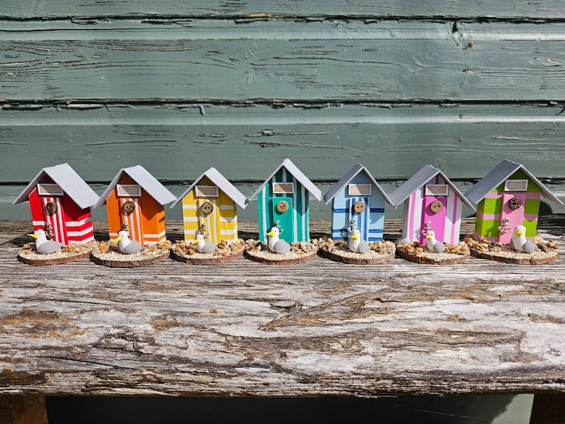 Handgefertigte Mini Strandhaus aus Holz mit Polymer Clay Möwe