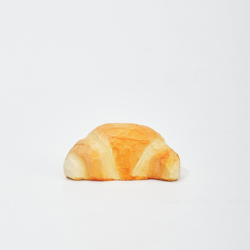 Geschnitzte hölzerne Croissant Tischdekoration aus Lindenholz ~7x4x1 cm handgefertigt