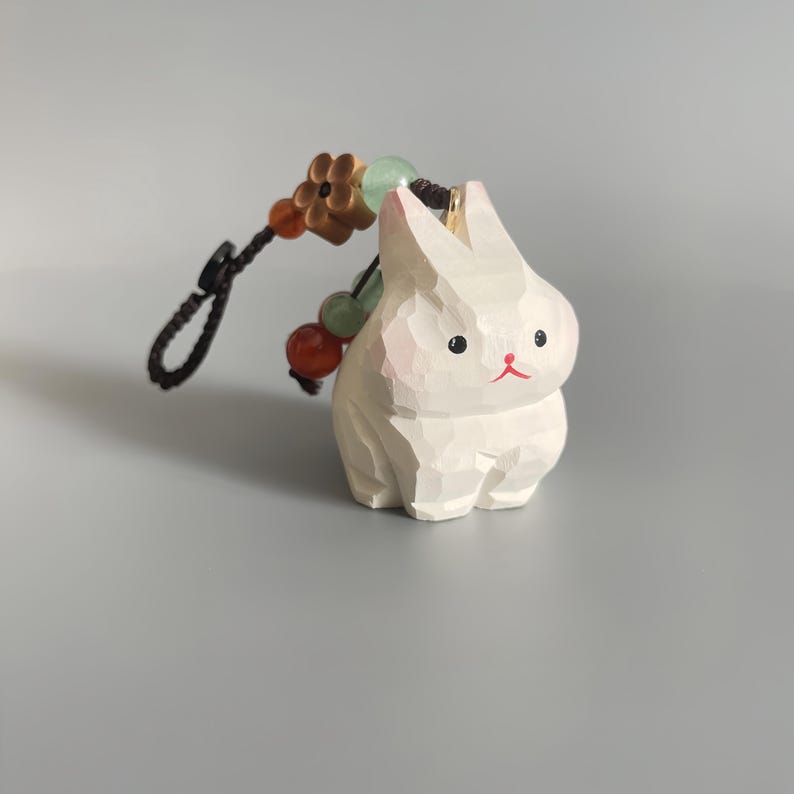 Handgeschnitzter hölzerner Kaninchen Schlüsselbund mit personalisiertem Namen, handgefertigter Taschenanhänger, Telefonkette, Auto-Charm, Geschenk