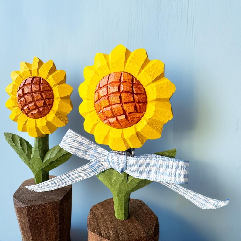 Handgeschnitzte hölzerne Blumen-Sonnenblumen-Dekoration, Tischdekoration, 14 cm, Linde, Nussbaum