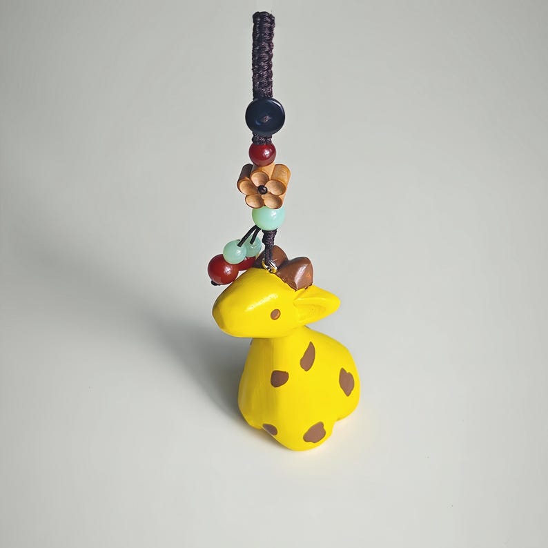 Geschnitzte hölzerne Giraffe Schlüsselbund, handgemachter Anhänger, Glücksbringer, Taschenanhänger, Schlüsselanhänger