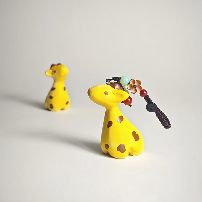 Geschnitzte hölzerne Giraffe Schlüsselbund, handgemachter Anhänger, Glücksbringer, Taschenanhänger, Schlüsselanhänger