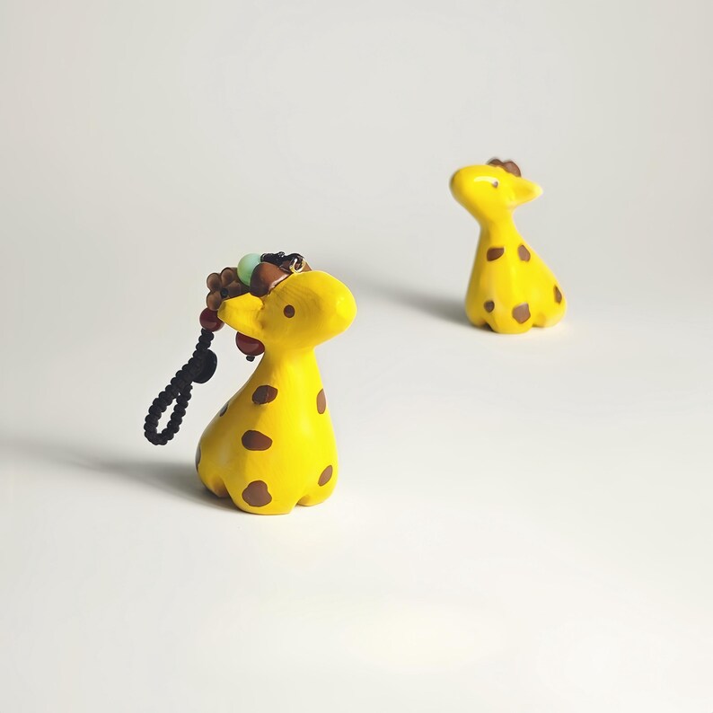 Geschnitzte hölzerne Giraffe Schlüsselbund, handgemachter Anhänger, Glücksbringer, Taschenanhänger, Schlüsselanhänger