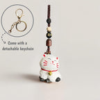 Handgeschnitzter Kawaii Holz weiße Katze Schlüsselanhänger aus Lindenholz mit Kristallperlen und Glöckchen