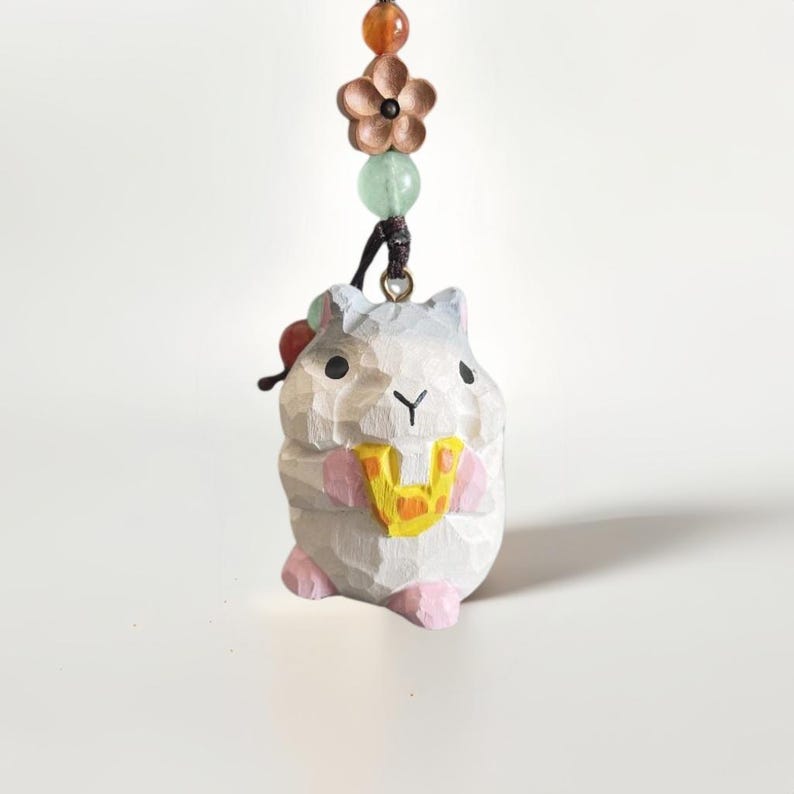 Handgeschnitzter Holz Maus Schlüsselanhänger, Linde Taschenanhänger, 41x33x30 mm