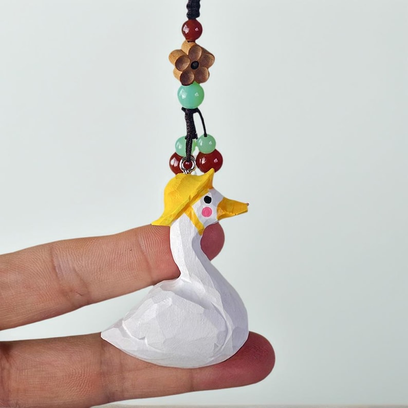 Handgeschnitzter hölzerner Enten-Taschenanhänger mit Kristallperlen