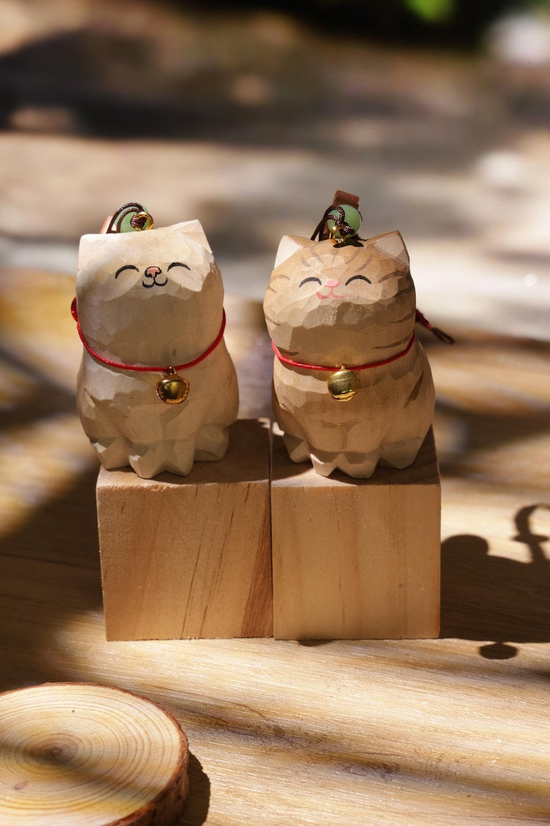 Handgeschnitzter hölzerner Katzen-Schlüsselanhänger, Naturholz, lächelnde Katze, Autocharme, Heimdekoration