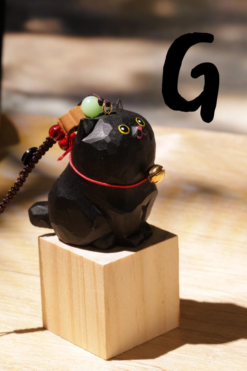 Handgeschnitzter hölzerner Katzen-Schlüsselanhänger, Naturholz, lächelnde Katze, Autocharme, Heimdekoration