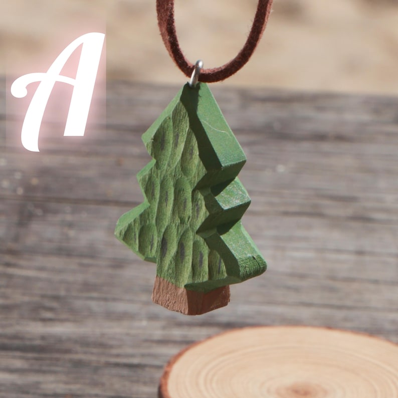 Handgeschnitzter Holz Schlüsselanhänger, Weihnachtsbaum oder Mond und Stern, Naturholz, handpoliert, Taschenanhänger