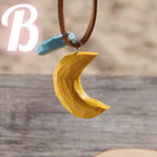 Handgeschnitzter Holz Schlüsselanhänger, Weihnachtsbaum oder Mond und Stern, Naturholz, handpoliert, Taschenanhänger