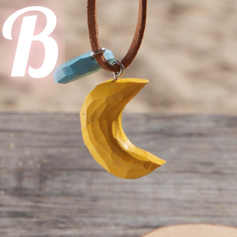 Handgeschnitzter Holz Schlüsselanhänger, Weihnachtsbaum oder Mond und Stern, Naturholz, handpoliert, Taschenanhänger