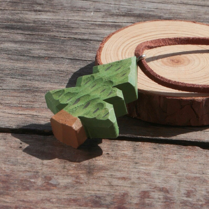 Handgeschnitzter Holz Schlüsselanhänger, Weihnachtsbaum oder Mond und Stern, Naturholz, handpoliert, Taschenanhänger