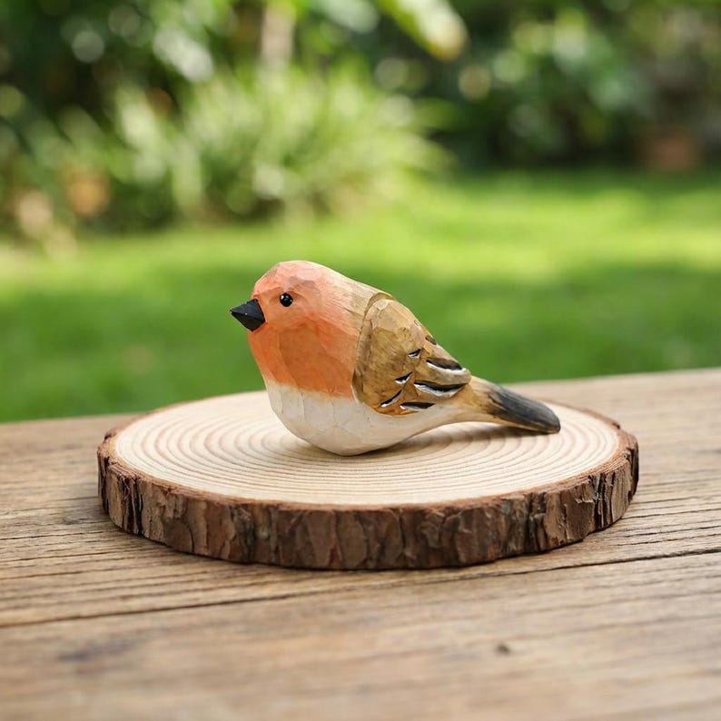 Handgeschnitzte Holz Rotkehlchen Statue, handbemalte Waldvogel Figur, Cottagecore Waldkreatur, 11 cm, Linde
