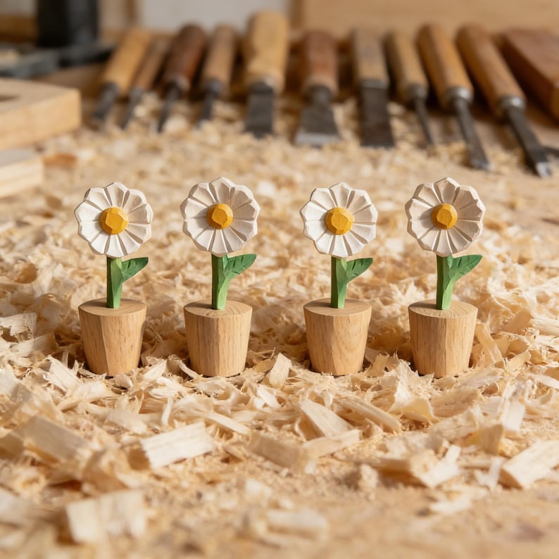 Handgeschnitzte hölzerne Gänseblümchen Dekofigur, Mini Desktop Pflanzenakzent, Cottagecore Geschenk