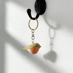 Handgeschnitzter Holzvogel Schlüsselanhänger, Rustikaler Taschenanhänger, Holzschmuck Figur, Mini Ornament (4,5 cm)