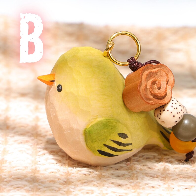 Handgeschnitzter Holz-Fettvogel Schlüsselanhänger, bunter Vogel Taschenanhänger, handgefertigtes Mini Vogel Ornament, einzigartiges Geschenk für Vogelliebhaber