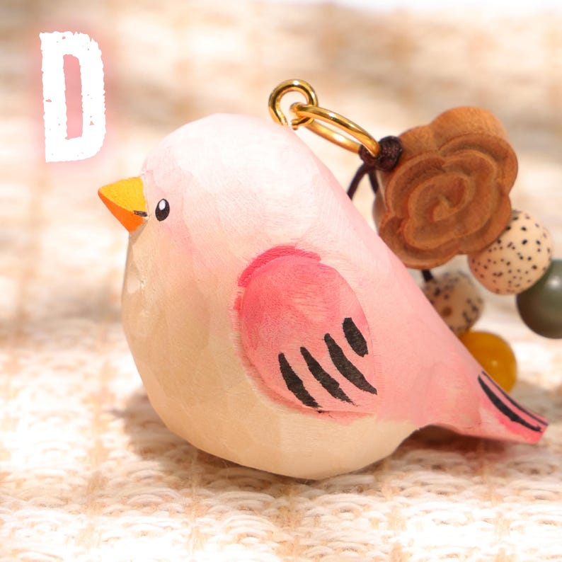 Handgeschnitzter Holz-Fettvogel Schlüsselanhänger, bunter Vogel Taschenanhänger, handgefertigtes Mini Vogel Ornament, einzigartiges Geschenk für Vogelliebhaber
