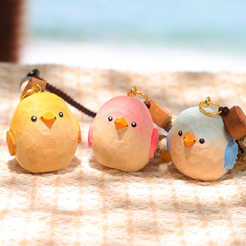 Handgeschnitzter Holz-Fettvogel Schlüsselanhänger, bunter Vogel Taschenanhänger, handgefertigtes Mini Vogel Ornament, einzigartiges Geschenk für Vogelliebhaber