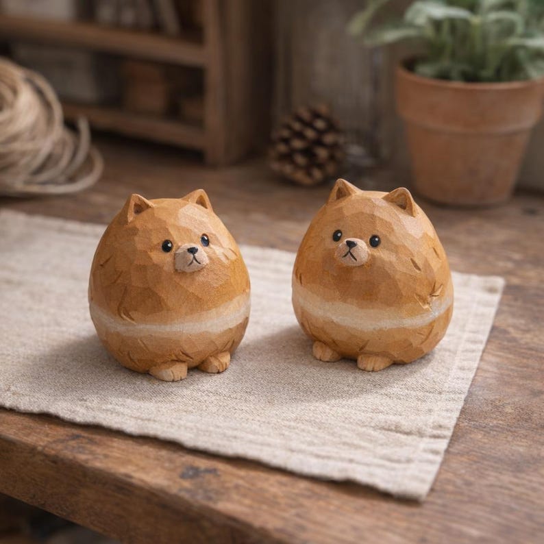 Dekorative Hunde Holzfigur 5 cm - Handgeschnitzte Hundestatue für Bücherregal