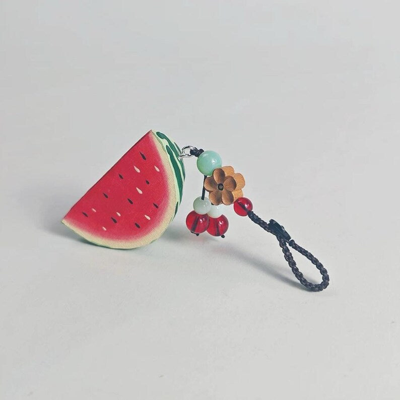 Handgeschnitzter hölzerner Wassermelonen-Schlüsselanhänger, Mini-Frucht-Taschenanhänger, Sommerdeko