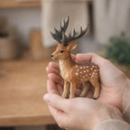 Handgeschnitztes Hirschfiguren-Set aus Holz – Ruhendes Reh, Stehendes Reh & Stehender Hirsch – Waldtierdeko für Kinderzimmerregal