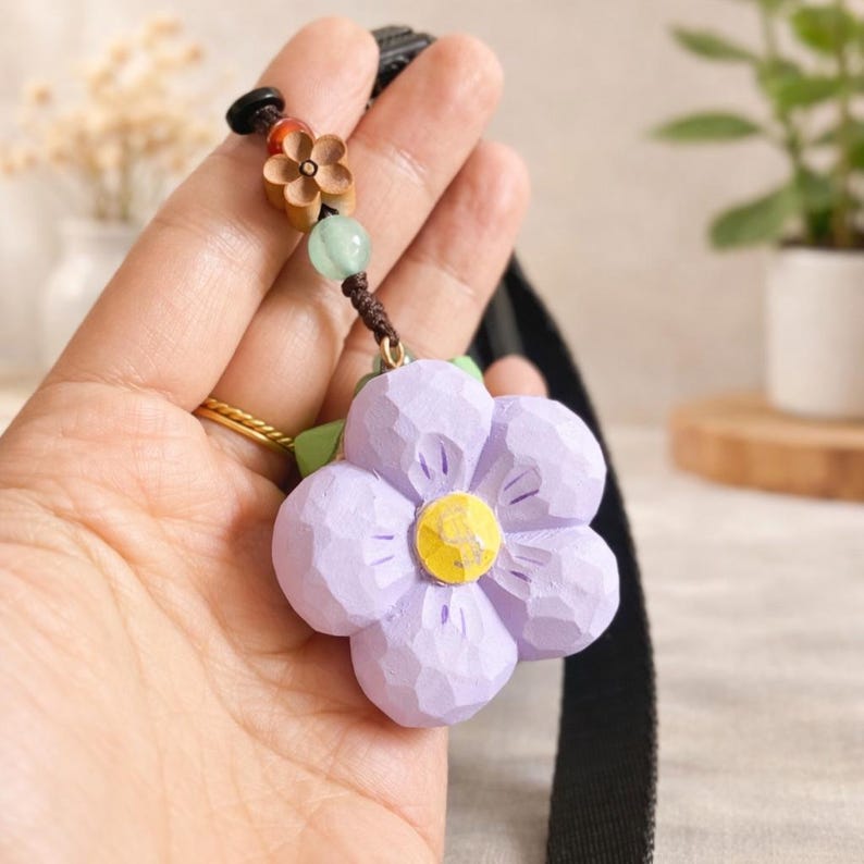 Handgeschnitzter Pfirsichholz Pflaumenblüte Schlüsselbund, Naturholz Blume Charm, handgefertigter Taschen Anhänger, Auto Charm