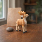 Handgeschnitzte hölzerne Hirschfigur | Kleine Holzschnitzerei Tierstatue | Rustikaler Wald Dekor | Miniatur Hirsch Ornament | Natur Geschenk
