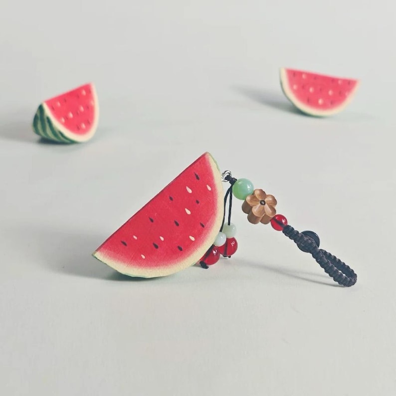 Handgeschnitzter hölzerner Wassermelonen-Schlüsselanhänger, Mini-Frucht-Taschenanhänger, Sommerdeko