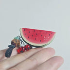 Handgeschnitzter hölzerner Wassermelonen-Schlüsselanhänger, Mini-Frucht-Taschenanhänger, Sommerdeko