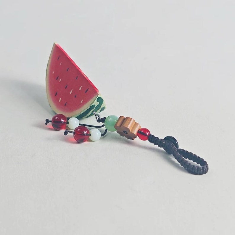 Handgeschnitzter hölzerner Wassermelonen-Schlüsselanhänger, Mini-Frucht-Taschenanhänger, Sommerdeko