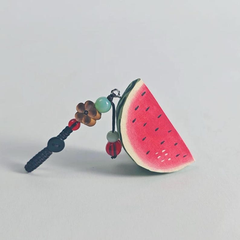 Handgeschnitzter hölzerner Wassermelonen-Schlüsselanhänger, Mini-Frucht-Taschenanhänger, Sommerdeko