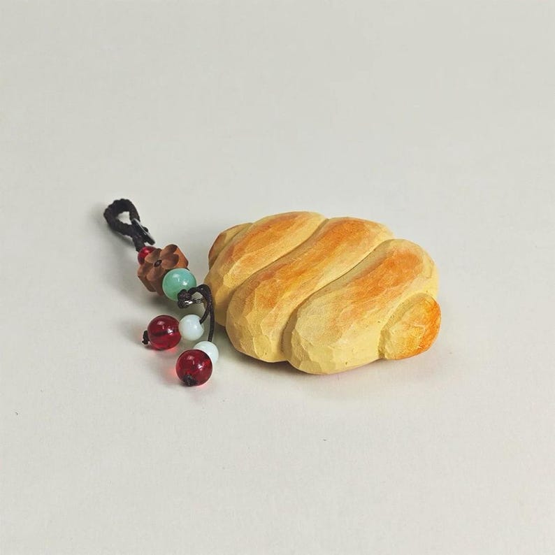 Handgeschnitzter Brot Schlüsselanhänger, Holz Croissant Anhänger, Süßes Essen Schlüsselanhänger, Handgemachter Taschenanhänger
