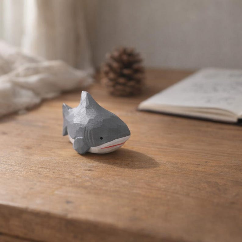Mini Holz Hai Figur Handgeschnitzt Ozeantierdekor 5 cm Low-Poly