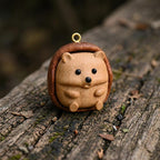 Handgeschnitzter Igel Sorgenstein aus Buchen- und Walnussholz, Zen Schreibtischfigur, Waldtier, 5,1 x 5 x 4,2 cm