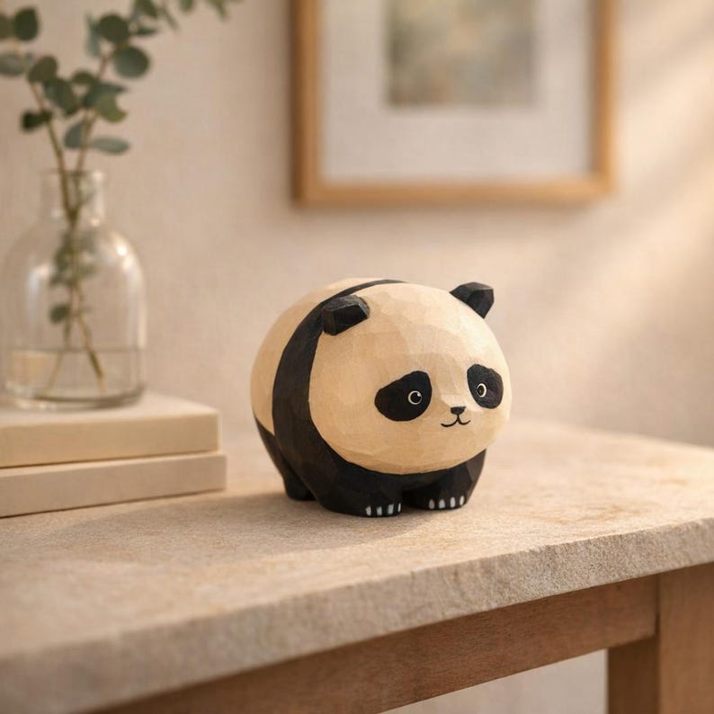 Panda Figur aus Holz | Handgefertigte Tier Dekoration | Niedliches Holz Ornament für Schreibtisch
