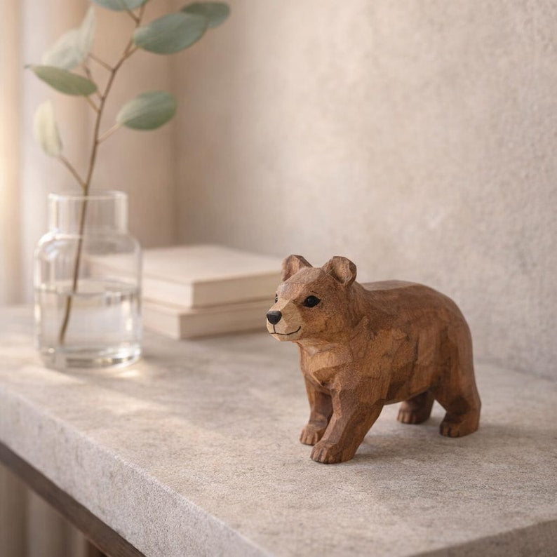 Handgefertigte Holzfigur Bär | Minimalistische Wald Dekoration 5x7x2,7cm Naturholz