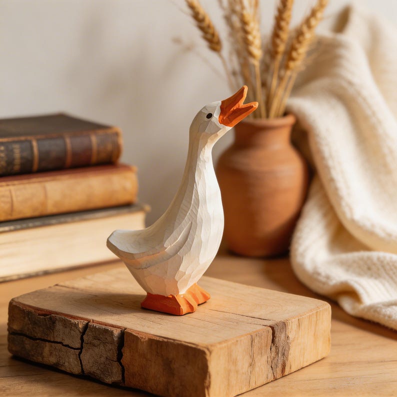 Handgeschnitzte hölzerne Gänsefigur, weiß, 13 cm, Bauernhaus Cottagecore Dekor