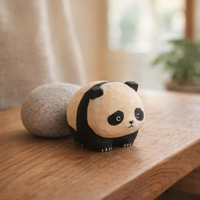Panda Figur aus Holz | Handgefertigte Tier Dekoration | Niedliches Holz Ornament für Schreibtisch